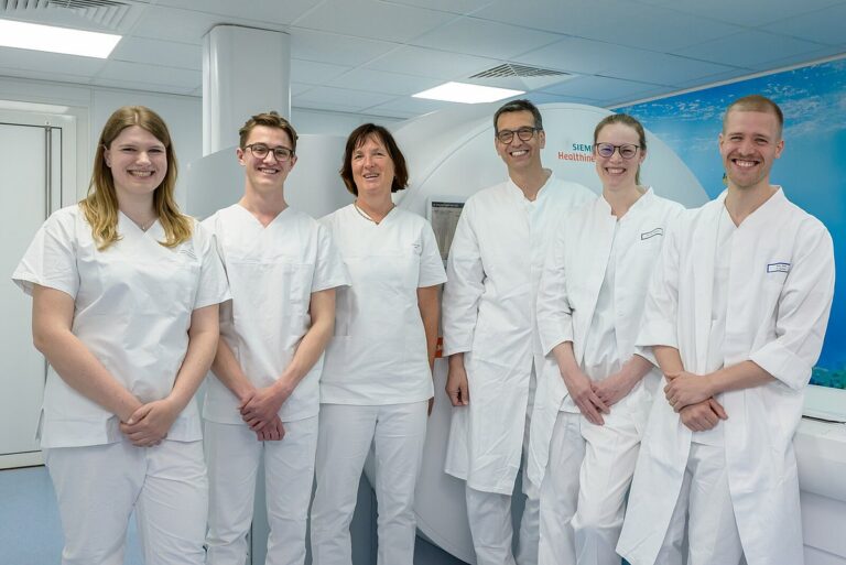 High-tech at high altitudes: An MRI scanner from Erlangen reaches the Andes