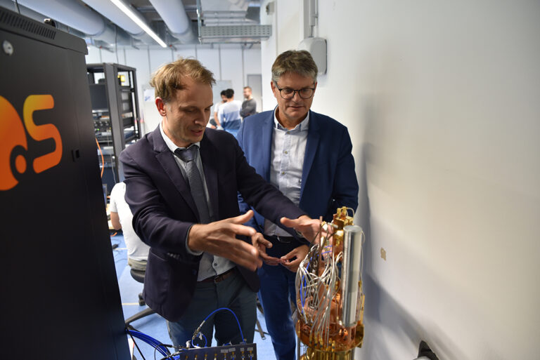 Making quantum computers less prone to errors